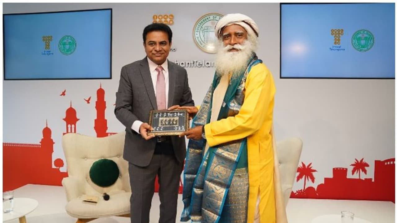 దావోస్లో సద్గురుతో కేటీఆర్ భేటీ.. హరిత హారం, సేవ్ సాయిల్ ఉద్యమంపై చర్చ.. సద్గురుకు హైదరాబాద్ ఆహ్వానం దావోస్లో సద్గురుతో కేటీఆర్ భేటీ.. హరిత హారం, సేవ్ సాయిల్ ఉద్యమంపై చర్చ.. సద్గురుకు హైదరాబాద్ ఆహ్వానం