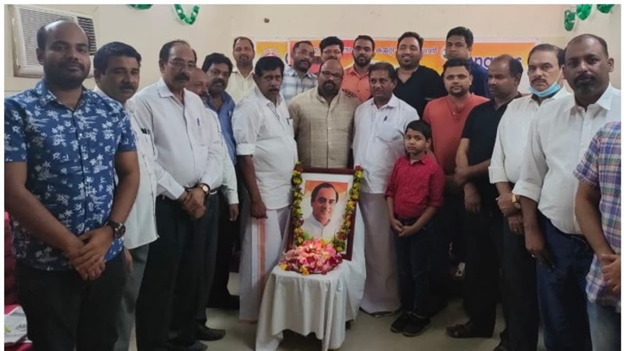 രാജീവ് ഗാന്ധിയുടെ രക്തസാക്ഷി ദിനം; നേതാക്കളുടെ രക്തം കൊണ്ട് ഫലഭൂയിഷ്ടമായ മണ്ണാണ് ഇന്ത്യയുടേതെന്ന് ഒഐസിസി രാജീവ് ഗാന്ധിയുടെ രക്തസാക്ഷി ദിനം; നേതാക്കളുടെ രക്തം കൊണ്ട് ഫലഭൂയിഷ്ടമായ മണ്ണാണ് ഇന്ത്യയുടേതെന്ന് ഒഐസിസി