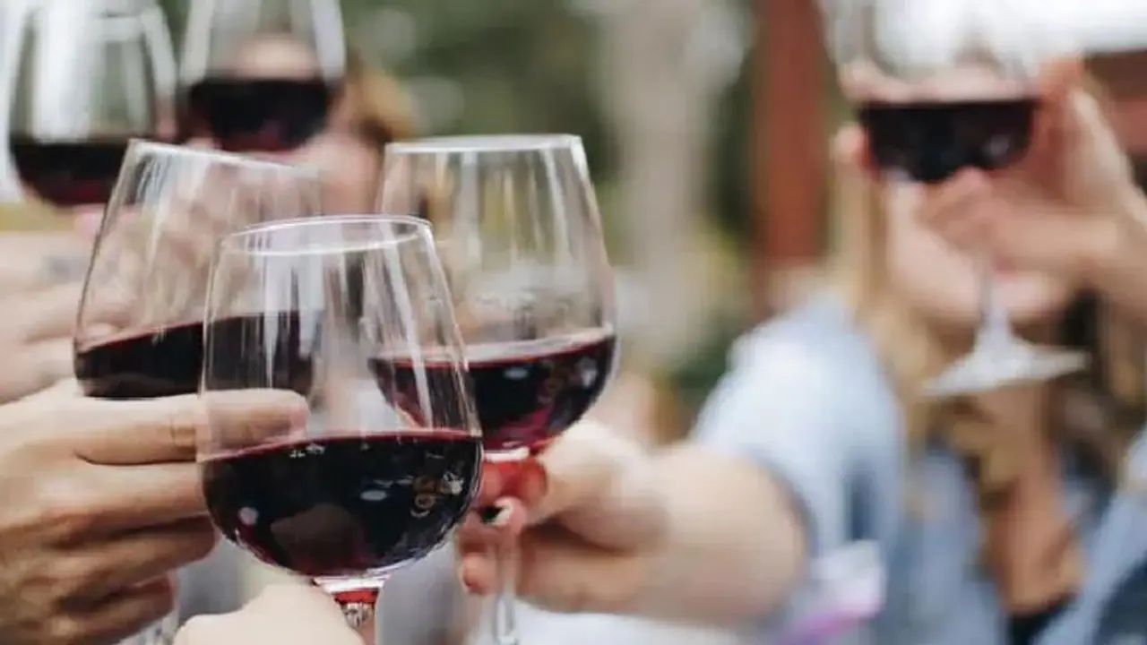 Court Order : ഓഫീസിലെ മദ്യപാന പാര്ട്ടിയില് നിന്നൊഴിവാക്കി; വനിതാജീവനക്കാരിക്ക് 72 ലക്ഷം നഷ്ടപരിഹാരം Court Order : ഓഫീസിലെ മദ്യപാന പാര്ട്ടിയില് നിന്നൊഴിവാക്കി; വനിതാജീവനക്കാരിക്ക് 72 ലക്ഷം നഷ്ടപരിഹാരം