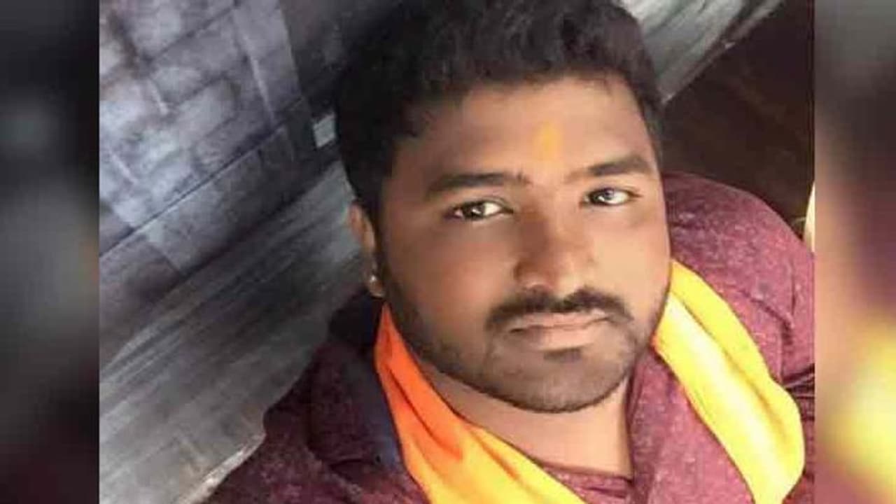 பொதுமக்கள் மத்தியில் பாஜக பிரமுகர் கொடூர கொலை.. இந்த 3 ரவுடிகளுக்குதான் தொடர்பு? வெளியான அதிர்ச்சி தகவல்.! பொதுமக்கள் மத்தியில் பாஜக பிரமுகர் கொடூர கொலை.. இந்த 3 ரவுடிகளுக்குதான் தொடர்பு? வெளியான அதிர்ச்சி தகவல்.!