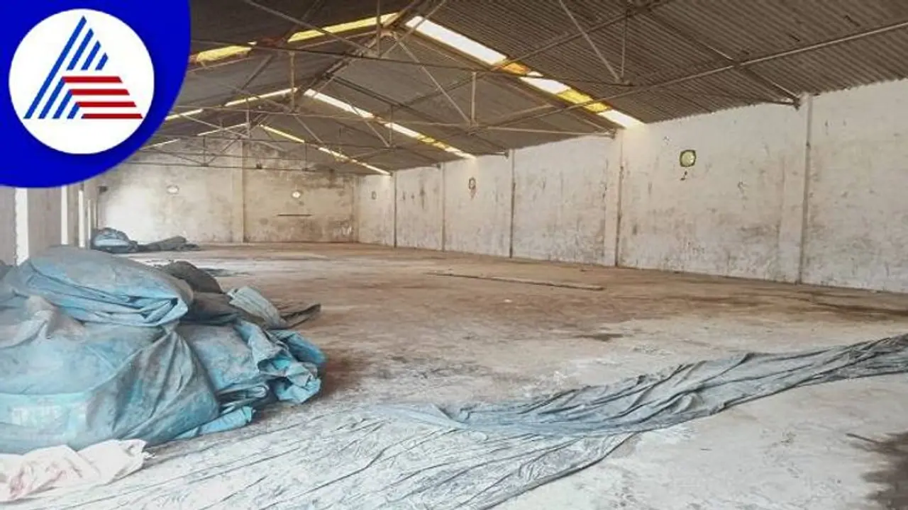 ಕನ್ನಡಪ್ರಭ ವರದಿ ಫಲಶ್ರುತಿ: ಪಠ್ಯಪುಸ್ತಕ ತುಂಬಿದ್ದ ಗೋಡೌನ್‌ಗಳ ಮೇಲೆ ದಾಳಿ