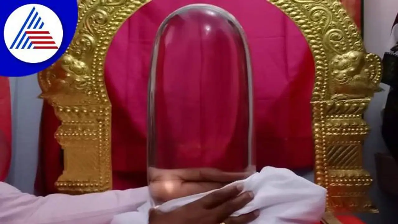 ರಾಯಚೂರು ಜಿಲ್ಲೆಯಲ್ಲಿದೆ ಸ್ಫಟಿಕ ಶಿವಲಿಂಗ: ಶಿವ ಭಕ್ತರನ್ನ ಕೈ ಬೀಸಿ ಕರೆಯುತ್ತಿದೆ ಶಿವಾಲಯ..! ರಾಯಚೂರು ಜಿಲ್ಲೆಯಲ್ಲಿದೆ ಸ್ಫಟಿಕ ಶಿವಲಿಂಗ: ಶಿವ ಭಕ್ತರನ್ನ ಕೈ ಬೀಸಿ ಕರೆಯುತ್ತಿದೆ ಶಿವಾಲಯ..!