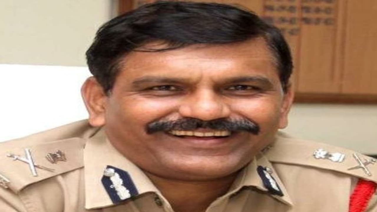 ఆంధ్రప్రదేశ్ పేరును వైయస్సార్ ప్రదేశ్గా మార్చండి: సీబీఐ మాజీ డైరెక్టర్ నాగేశ్వరరావు ఆంధ్రప్రదేశ్ పేరును వైయస్సార్ ప్రదేశ్గా మార్చండి: సీబీఐ మాజీ డైరెక్టర్ నాగేశ్వరరావు