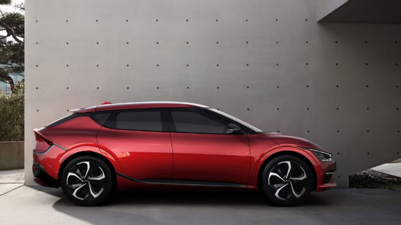 500KM रेंज के साथ लॉन्च हुई Kia EV6 इलेक्ट्रिक कार, 60 लाख रुपए है कीमत, इस दिन शुरु होगी बुकिंग 500KM रेंज के साथ लॉन्च हुई Kia EV6 इलेक्ट्रिक कार, 60 लाख रुपए है कीमत, इस दिन शुरु होगी बुकिंग