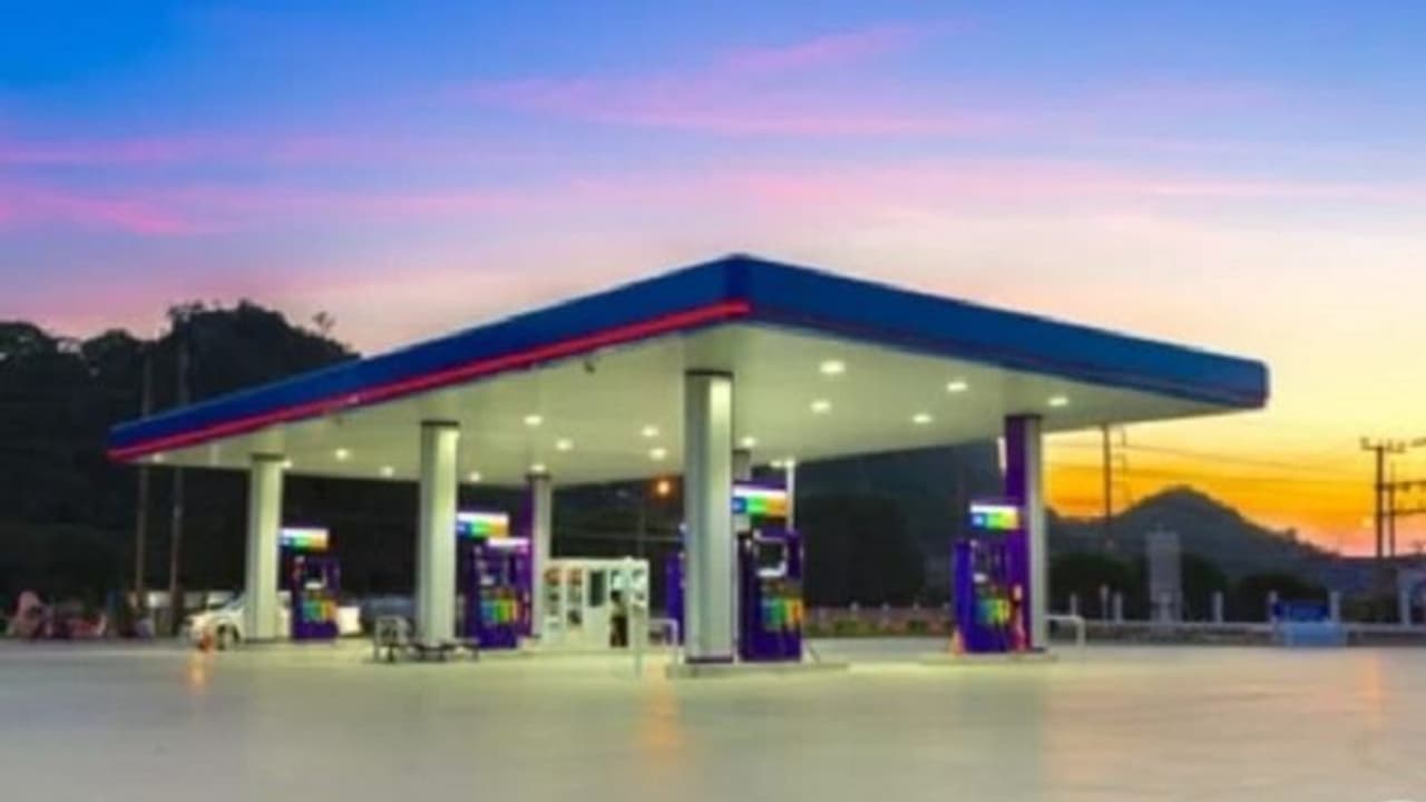 गोरखपुर में निवेश की मची होड़, बीपीसीएल के बाद अब एचसीएल भी नगर निगम से मांग रहा है जमीन गोरखपुर में निवेश की मची होड़, बीपीसीएल के बाद अब एचसीएल भी नगर निगम से मांग रहा है जमीन