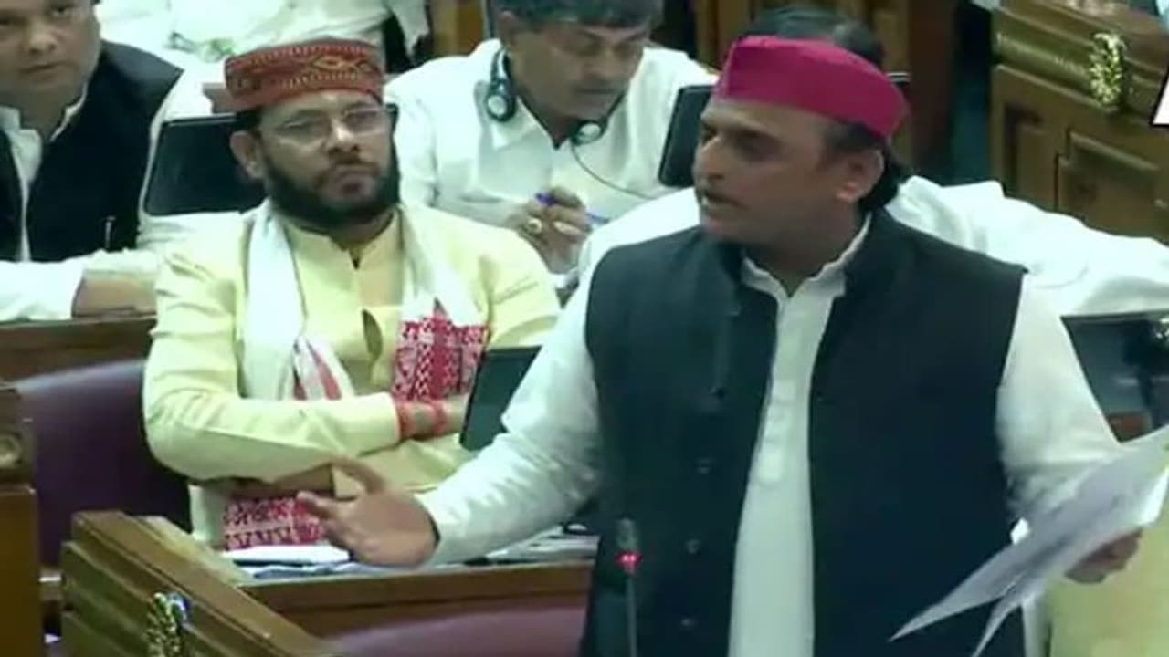 बजट सत्र के तीसरे दिन अखिलेश यादन ने किया सीएम योगी पर हमला, कहा बिजली ने निकाली सरकार की थोड़ी गर्मी