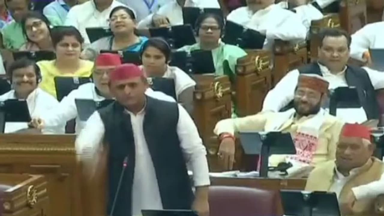 विधानसभा में भिड़े अखिलेश और केशव मौर्य, कहा तुम पिता जी की संपत्ति बेचकर बनवाते हो सड़क