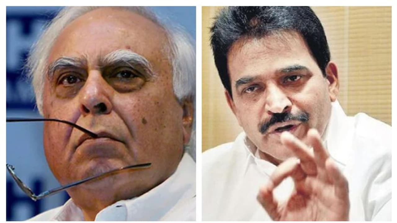 'പാർട്ടിയിലേക്ക് ചിലർ വരുന്നു, ചിലർ പോകുന്നു'; കപിൽ സിബലിന്റെ രാജിയിൽ പ്രതികരണവുമായി കെ സി വേണുഗോപാൽ 'പാർട്ടിയിലേക്ക് ചിലർ വരുന്നു, ചിലർ പോകുന്നു'; കപിൽ സിബലിന്റെ രാജിയിൽ പ്രതികരണവുമായി കെ സി വേണുഗോപാൽ