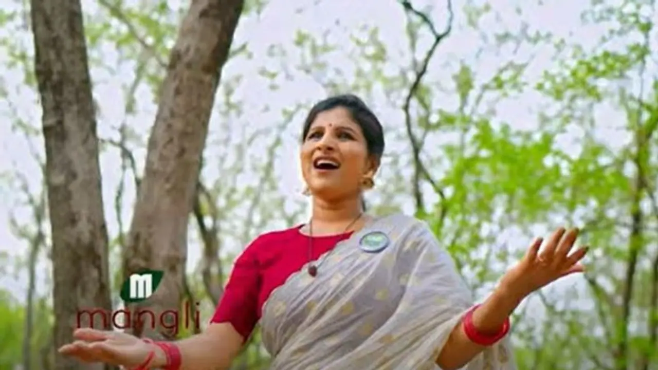 Save Soil: సద్గురు ప్రయాణానికి పాటైన సింగర్ మంగ్లీ.. `ధరణి` పాట వైరల్ Save Soil: సద్గురు ప్రయాణానికి పాటైన సింగర్ మంగ్లీ.. `ధరణి` పాట వైరల్