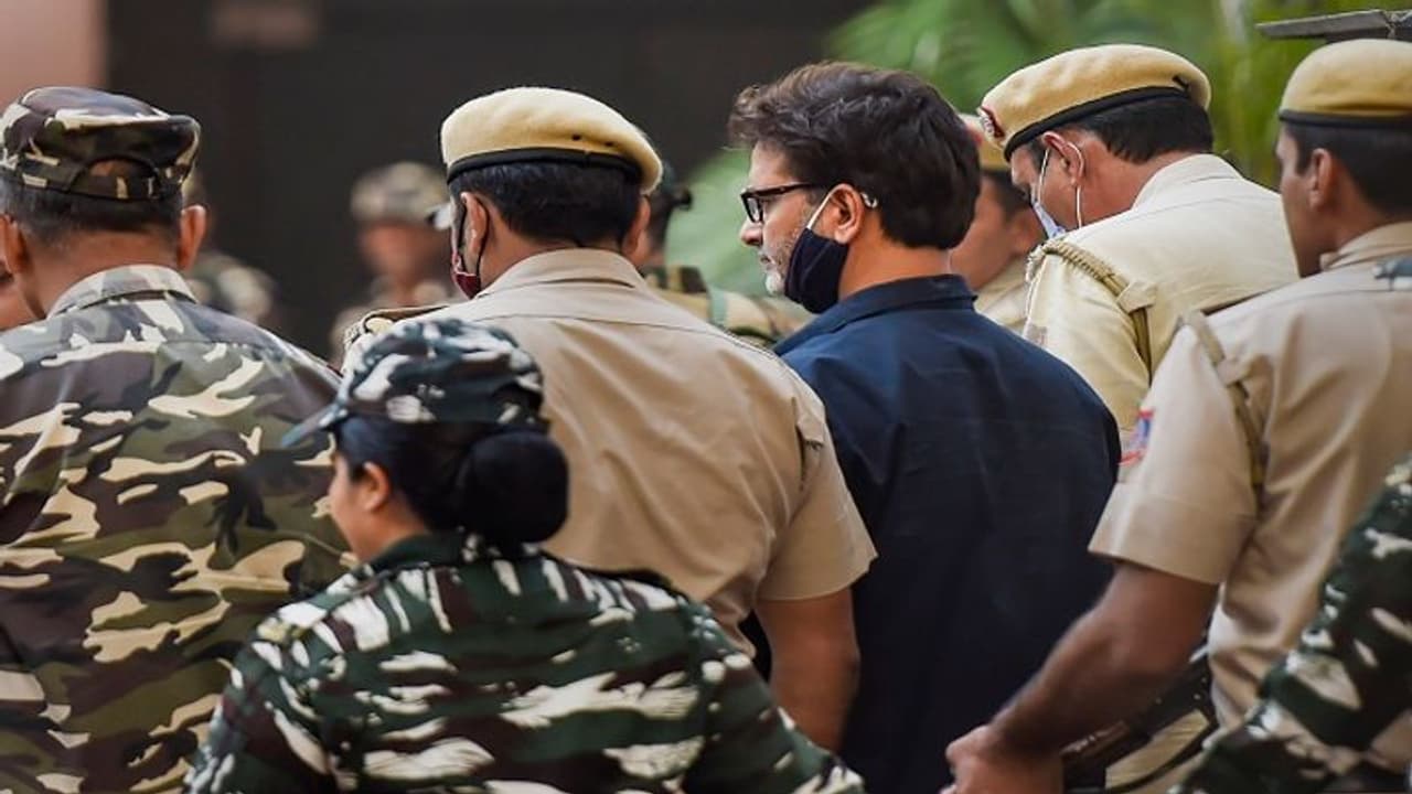 NIA कोर्ट ने कहा यासीन मलिक को मिला मौका, लेकिन नहीं सुधरा, महात्मा गांधी की बात कर खुद को नहीं बता सकता सही NIA कोर्ट ने कहा यासीन मलिक को मिला मौका, लेकिन नहीं सुधरा, महात्मा गांधी की बात कर खुद को नहीं बता सकता सही