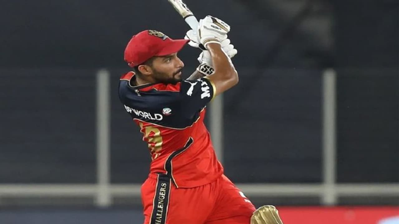 IPL 2022 : ബാറ്റിംഗ് 10 വര്‍ഷം പരിചയമുള്ളവനെപ്പോലെ; രജത് പട്ടിദാറിന് വമ്പന്‍ പ്രശംസയുമായി രവി ശാസ്‌ത്രി