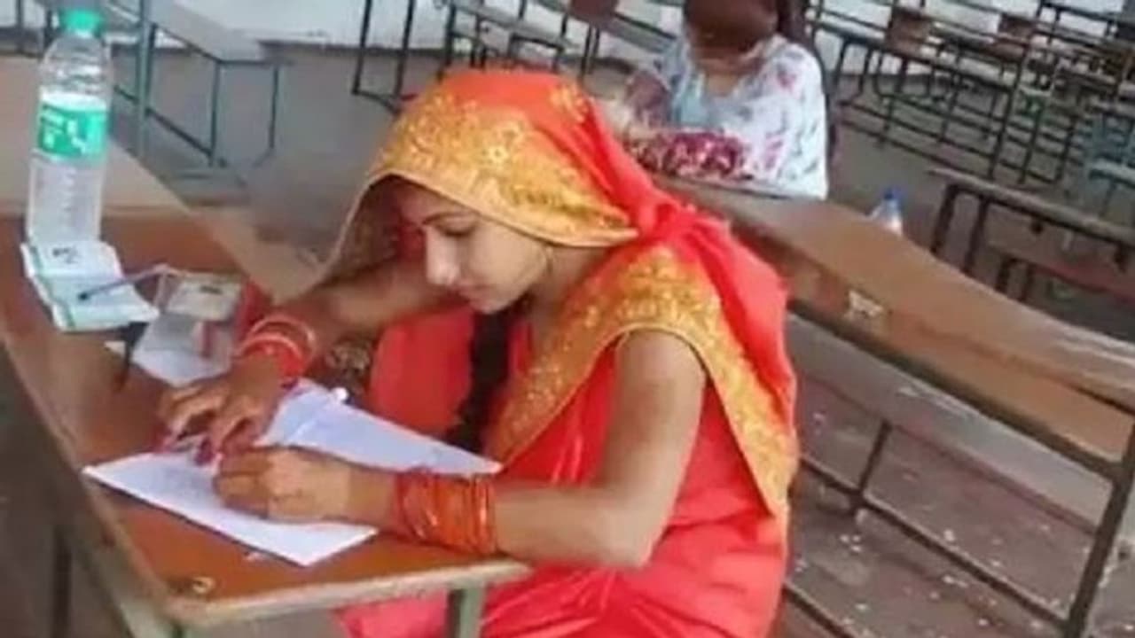 गोंडा: ससुराल जाने से पहले शादी के जोड़े में ननद के साथ इस जगह पहुंच गई नवविवाहिता गोंडा: ससुराल जाने से पहले शादी के जोड़े में ननद के साथ इस जगह पहुंच गई नवविवाहिता