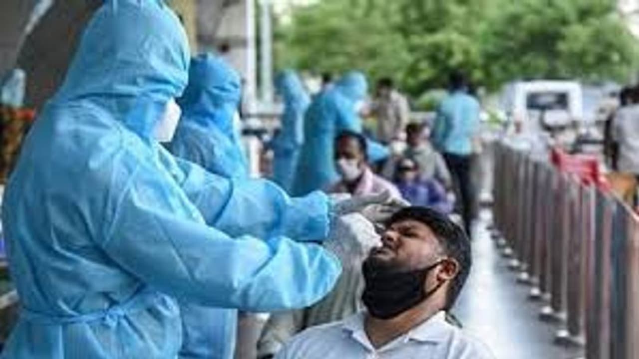 புதிய JN.1 மாறுபாடு அலர்ட் : மாநிலங்கள் இதை எல்லாம் கண்டிப்பா ஃபாலோ பண்ணனும்.. மத்திய அரசு அட்வைஸ்..