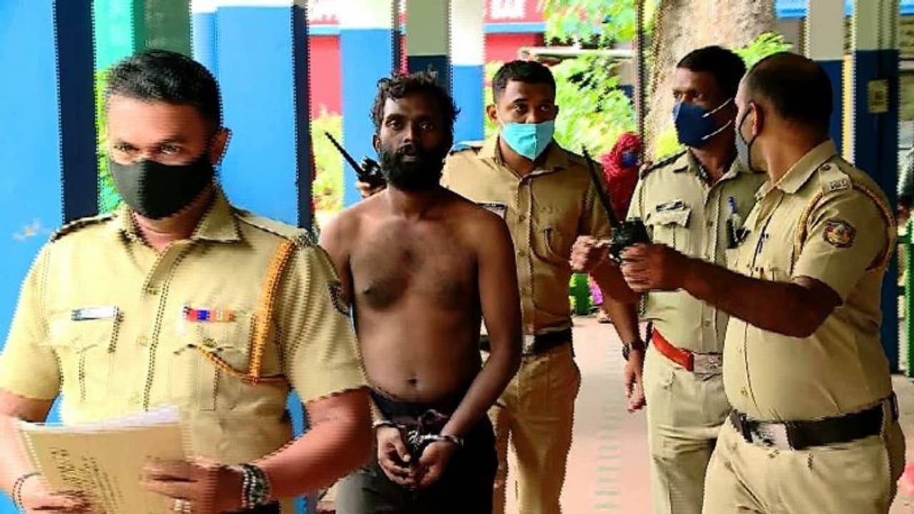 മോഷ്ടിച്ച കെഎസ്ആർടിസി ബസുമായി പോയ ആൾ നിരവധി വാഹനങ്ങളെ ഇടിച്ചു; ഒടുവിൽ പിടിയിൽ മോഷ്ടിച്ച കെഎസ്ആർടിസി ബസുമായി പോയ ആൾ നിരവധി വാഹനങ്ങളെ ഇടിച്ചു; ഒടുവിൽ പിടിയിൽ