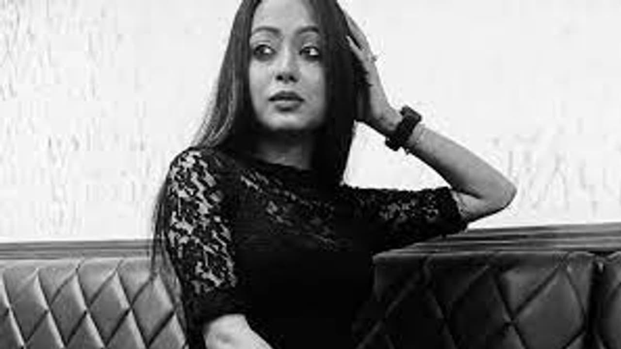 রহস্যমৃত্যুর ফাঁদে আরও এক মডেল অভিনেত্রী, বিদিশা দে র সুইসাইড নোট থেকে উদ্ধার হল ভয়ঙ্কর তথ্য রহস্যমৃত্যুর ফাঁদে আরও এক মডেল অভিনেত্রী, বিদিশা দে র সুইসাইড নোট থেকে উদ্ধার হল ভয়ঙ্কর তথ্য