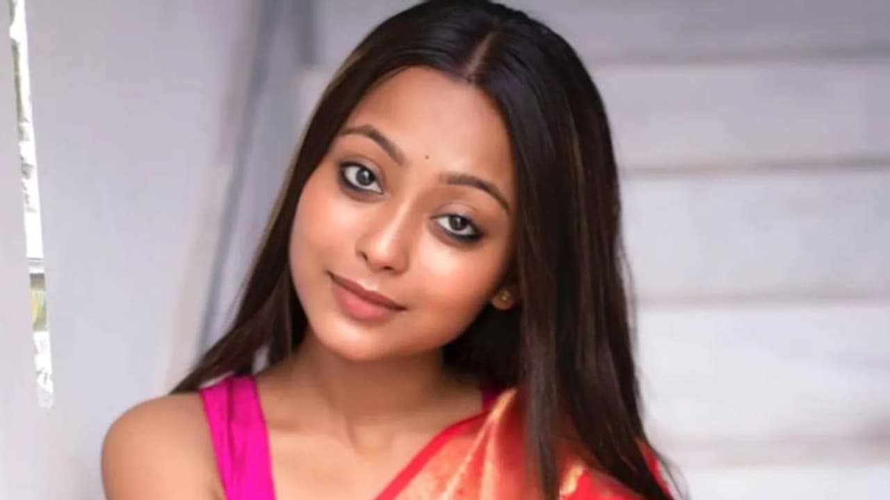 घर में मिली 21 साल की एक्ट्रेस की लाश , दोस्तों ने किया बड़ी वजह की ओर इशारा घर में मिली 21 साल की एक्ट्रेस की लाश , दोस्तों ने किया बड़ी वजह की ओर इशारा