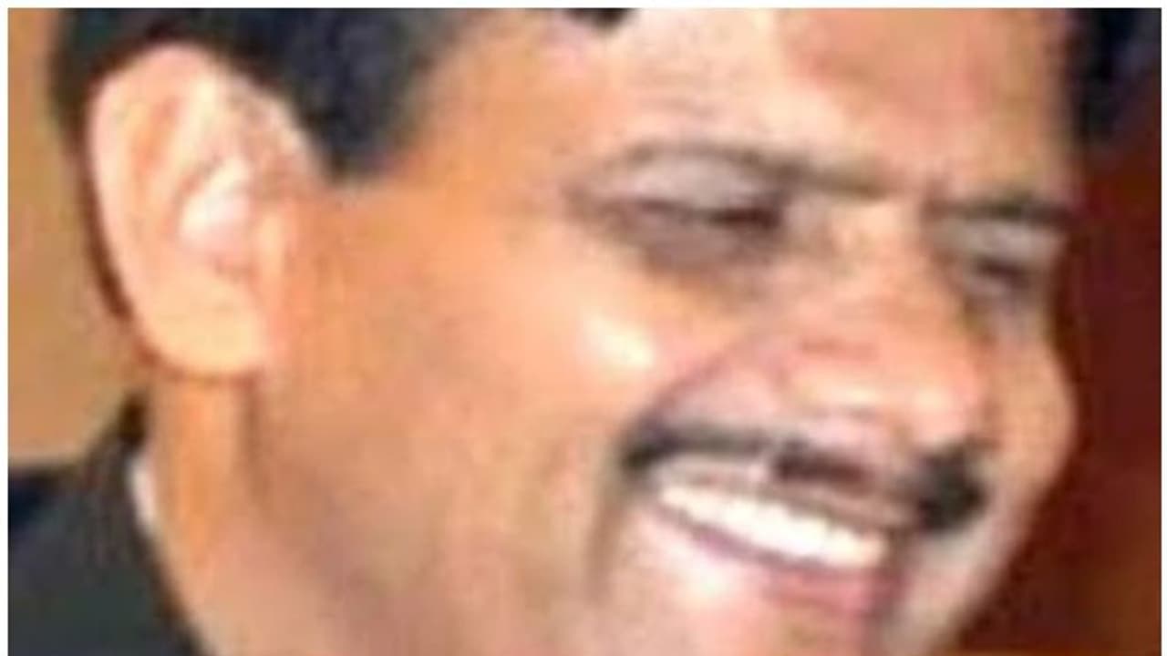 കൈകൊടുത്ത് നകുൽ ദുബെ ; ബിഎസ്പി നേതാവും മായാവതി സർക്കാരിൽ ന​ഗരവികസന മന്ത്രിയുമായിരുന്നു