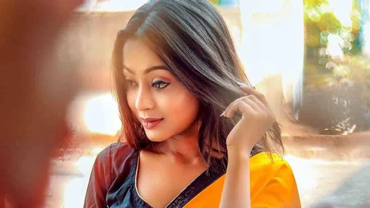 মানসিক অবসাদ নাকি সম্পর্কের টানাপোড়েন, আগেও দু'বার আত্মহত্যার চেষ্টা করেছিলেন বিদিশা মানসিক অবসাদ নাকি সম্পর্কের টানাপোড়েন, আগেও দু'বার আত্মহত্যার চেষ্টা করেছিলেন বিদিশা