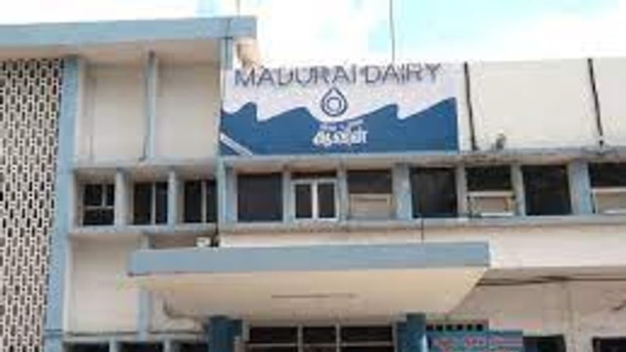 ஷாக்..! ஆவினில் பணி நியமன முறைகேடு.. சிக்கியது முக்கிய ஆவணம்.. 30 பேருக்கு சம்மன்.. ஷாக்..! ஆவினில் பணி நியமன முறைகேடு.. சிக்கியது முக்கிய ஆவணம்.. 30 பேருக்கு சம்மன்..