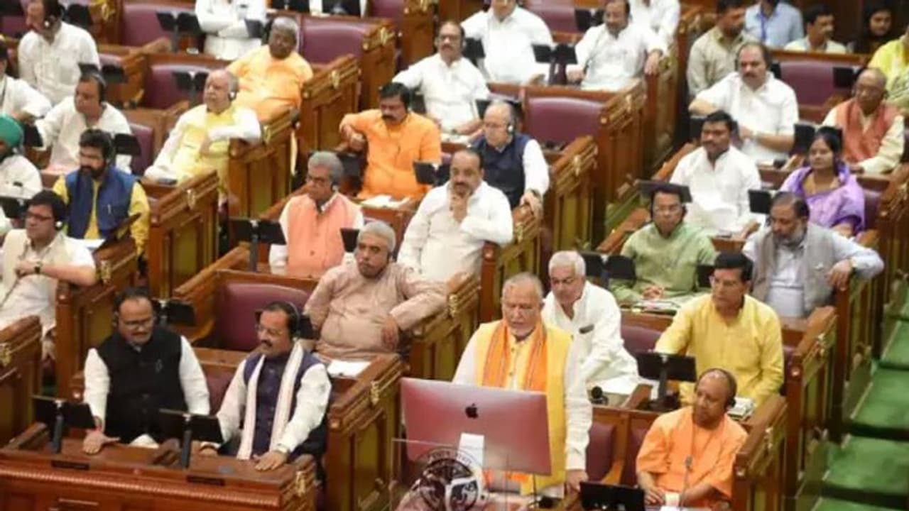 वाराणसी और गोरखपुर को बजट में मिली बड़ी सौगात, 100 करोड़ रुपए की धनराशि मेट्रो के लिए हुई पास वाराणसी और गोरखपुर को बजट में मिली बड़ी सौगात, 100 करोड़ रुपए की धनराशि मेट्रो के लिए हुई पास