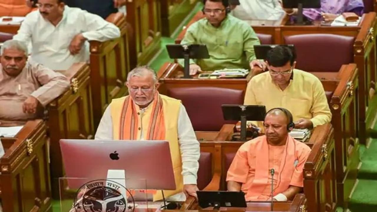 UP Budget 2022: वित्त मंत्री सुरेश खन्ना बोले 5 सालों में 2 करोड़ स्मार्ट फोन व टैबलेट किया जाएगा वितरित UP Budget 2022: वित्त मंत्री सुरेश खन्ना बोले 5 सालों में 2 करोड़ स्मार्ट फोन व टैबलेट किया जाएगा वितरित