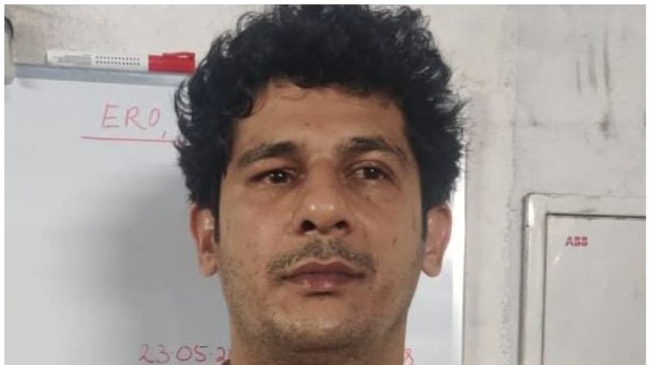 കോട്ടയത്ത് വൻ കഞ്ചാവ് വേട്ട; രണ്ട് കിലോ കഞ്ചാവുമായി യുവാവ് പിടിയിൽ കോട്ടയത്ത് വൻ കഞ്ചാവ് വേട്ട; രണ്ട് കിലോ കഞ്ചാവുമായി യുവാവ് പിടിയിൽ