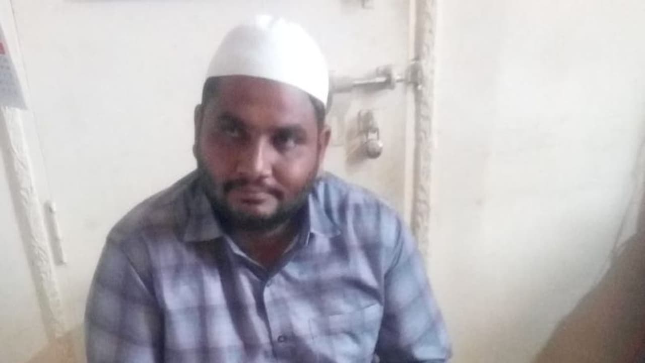 ಪಾಲಿಕೆ ವಾಹನ, ಕಚೇರಿ ಮೇಲೆ ಕಲ್ಲು ತೂರಾಟ: ಹಳೇ ಹುಬ್ಬಳ್ಳಿ ಗಲಭೆಯಿಂದ ಪ್ರಚೋದನೆ? ಪಾಲಿಕೆ ವಾಹನ, ಕಚೇರಿ ಮೇಲೆ ಕಲ್ಲು ತೂರಾಟ: ಹಳೇ ಹುಬ್ಬಳ್ಳಿ ಗಲಭೆಯಿಂದ ಪ್ರಚೋದನೆ?