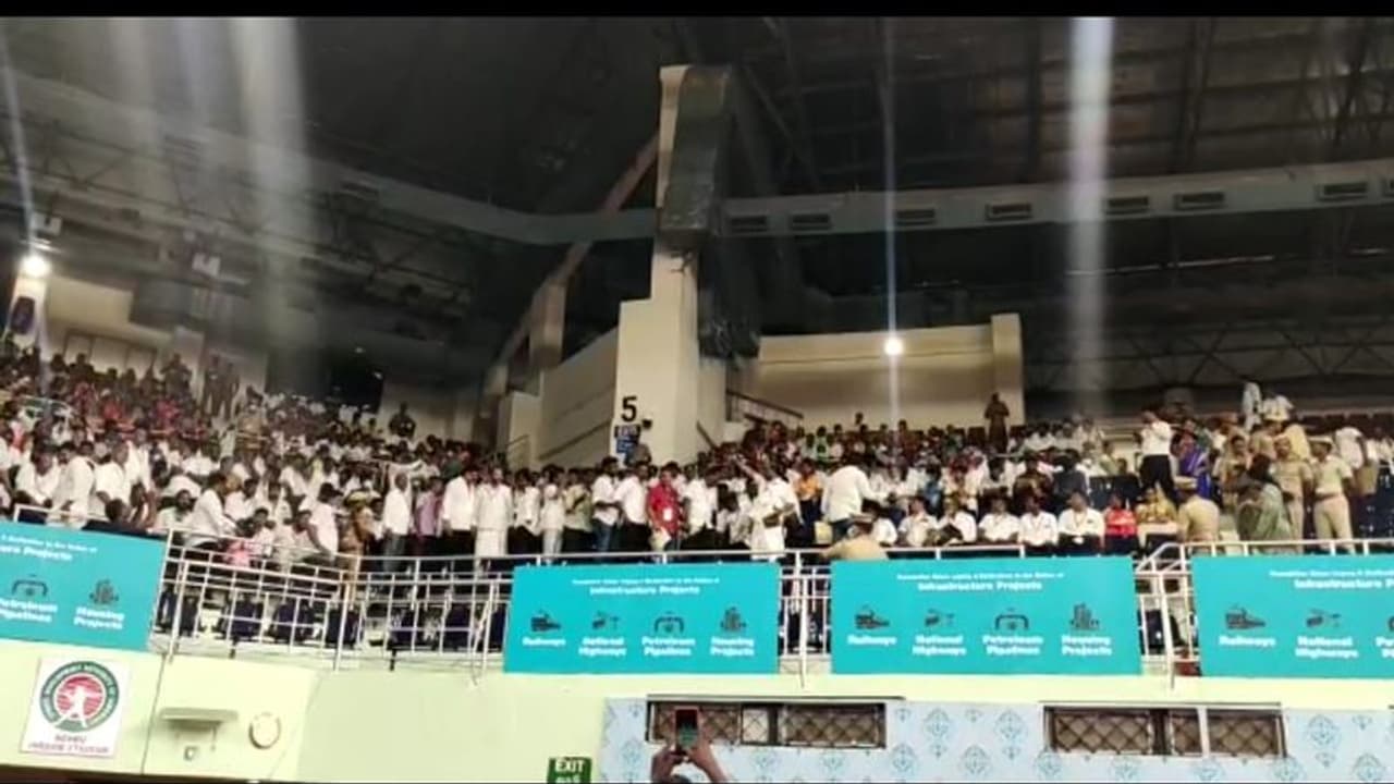 ஒரே இடத்தில் குவிந்த திமுக பாஜக.. ஸ்டாலின் வாழ்க ஜெய் மாதாகி.. மாறி மாறி டப் கொடுக்கும் தொண்டர்கள். ஒரே இடத்தில் குவிந்த திமுக பாஜக.. ஸ்டாலின் வாழ்க ஜெய் மாதாகி.. மாறி மாறி டப் கொடுக்கும் தொண்டர்கள்.