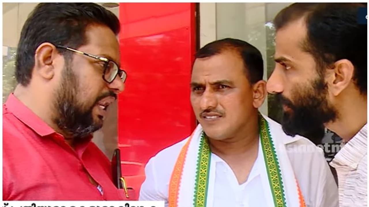 കൊലക്കേസ് പ്രതിയുടെ മകളുടെ വിവാഹച്ചടങ്ങിൽ മഞ്ചേശ്വരം എംഎൽഎ പങ്കെടുത്തതിൽ വിവാദം കൊലക്കേസ് പ്രതിയുടെ മകളുടെ വിവാഹച്ചടങ്ങിൽ മഞ്ചേശ്വരം എംഎൽഎ പങ്കെടുത്തതിൽ വിവാദം