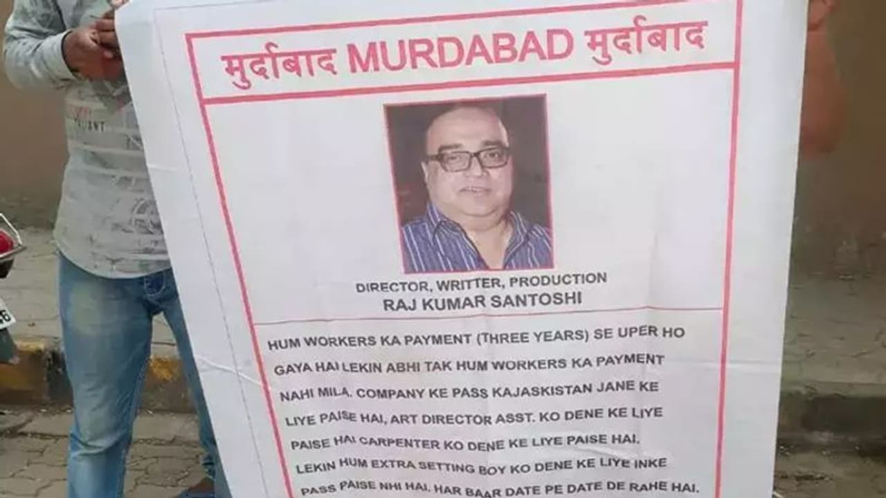 'घायल' जैसी फिल्मों के डायरेक्टर के मुर्दाबाद के पोस्टर लगे, जानिए आखिर क्यों उनके खिलाफ सड़कों पर उतरे लोग 'घायल' जैसी फिल्मों के डायरेक्टर के मुर्दाबाद के पोस्टर लगे, जानिए आखिर क्यों उनके खिलाफ सड़कों पर उतरे लोग