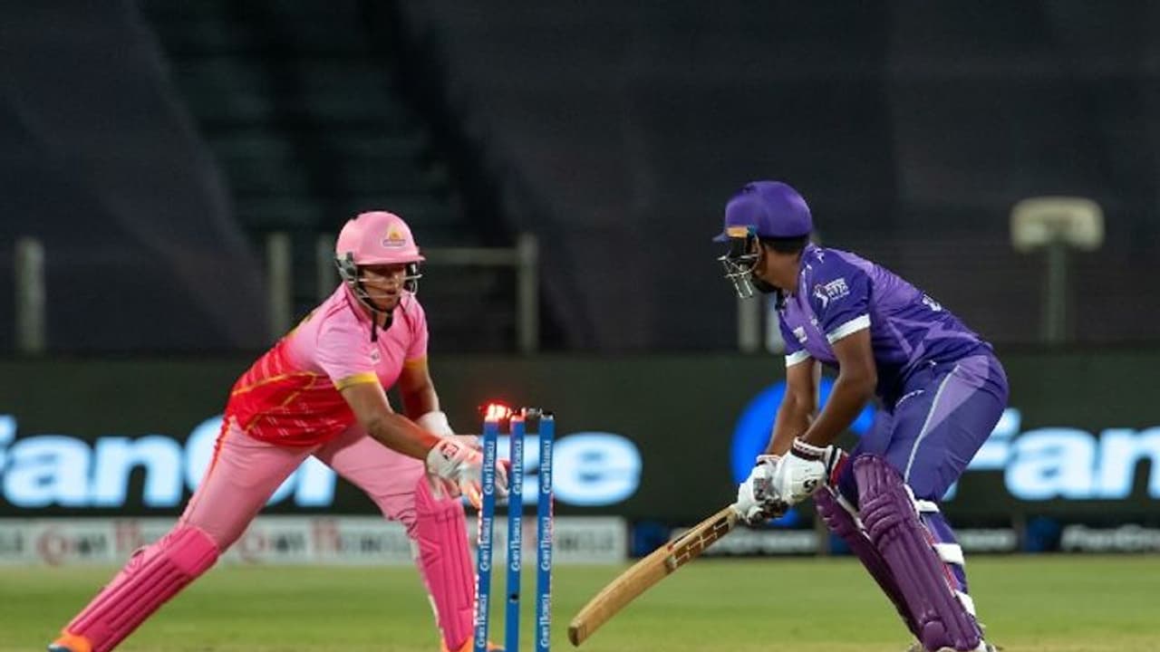 വനിതാ ടി20 ചല‌ഞ്ച്: ട്രെയില്‍ബ്ലേസേഴ്സിന് ആദ്യ ജയം; തോറ്റിട്ടും വെലോസിറ്റി ഫൈനലില്‍