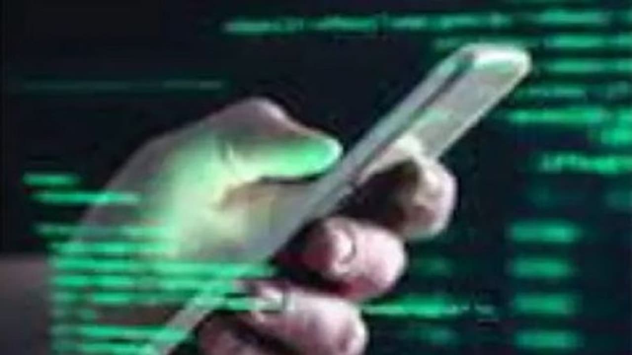 इटावा में दूसरे नंबर से जीजा बनकर ठगी ने किया कॉल, जानिए फिर कैसे युवती को पता चला सच इटावा में दूसरे नंबर से जीजा बनकर ठगी ने किया कॉल, जानिए फिर कैसे युवती को पता चला सच