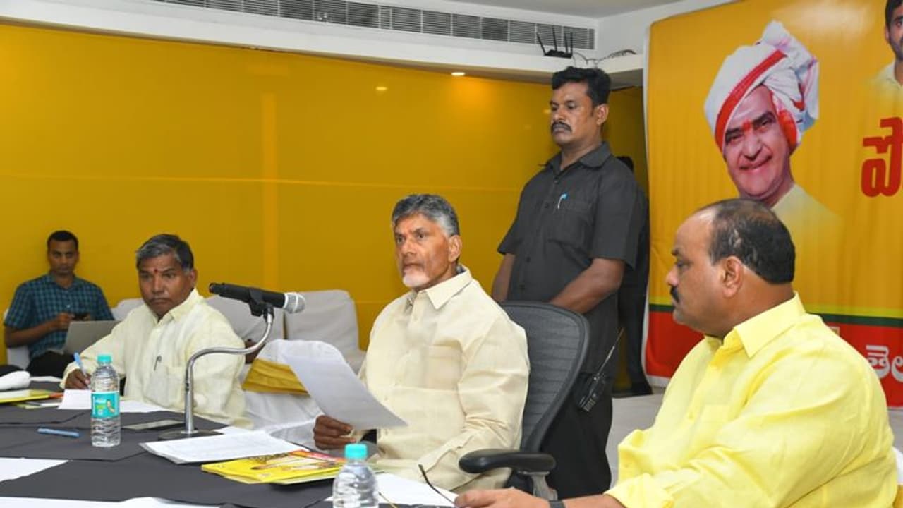 Mahanadu: టీడీపీ జనసేన పొత్తులు పెట్టుకొనున్నాయా? తీవ్ర చర్చకు తెరలేపిన ఆయా పార్టీల వ్యాఖ్యలు ! Mahanadu: టీడీపీ జనసేన పొత్తులు పెట్టుకొనున్నాయా? తీవ్ర చర్చకు తెరలేపిన ఆయా పార్టీల వ్యాఖ్యలు !