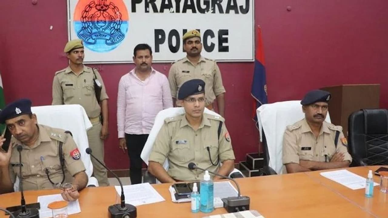 प्रयागराज: बेटी और उसके प्रेमी की हत्या करने वाले पिता को पुलिस ने किया गिरफ्तार प्रयागराज: बेटी और उसके प्रेमी की हत्या करने वाले पिता को पुलिस ने किया गिरफ्तार