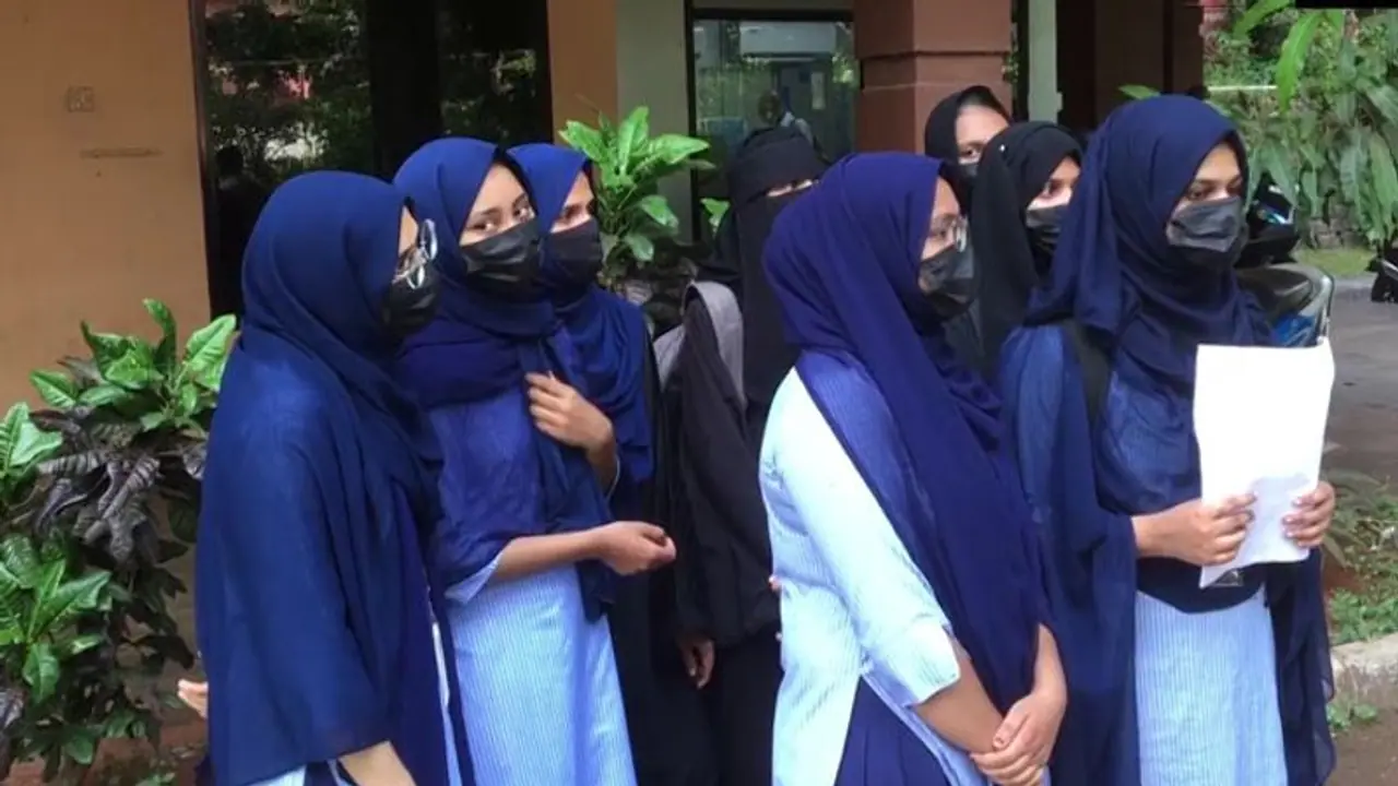 ಕರ್ನಾಟಕದಲ್ಲಿ ಇಂದಿನಿಂದ ಪಿಯು ಕಾಲೇಜು ಶುರು: ಹಿಜಾಬ್‌ ನಿಷೇಧ