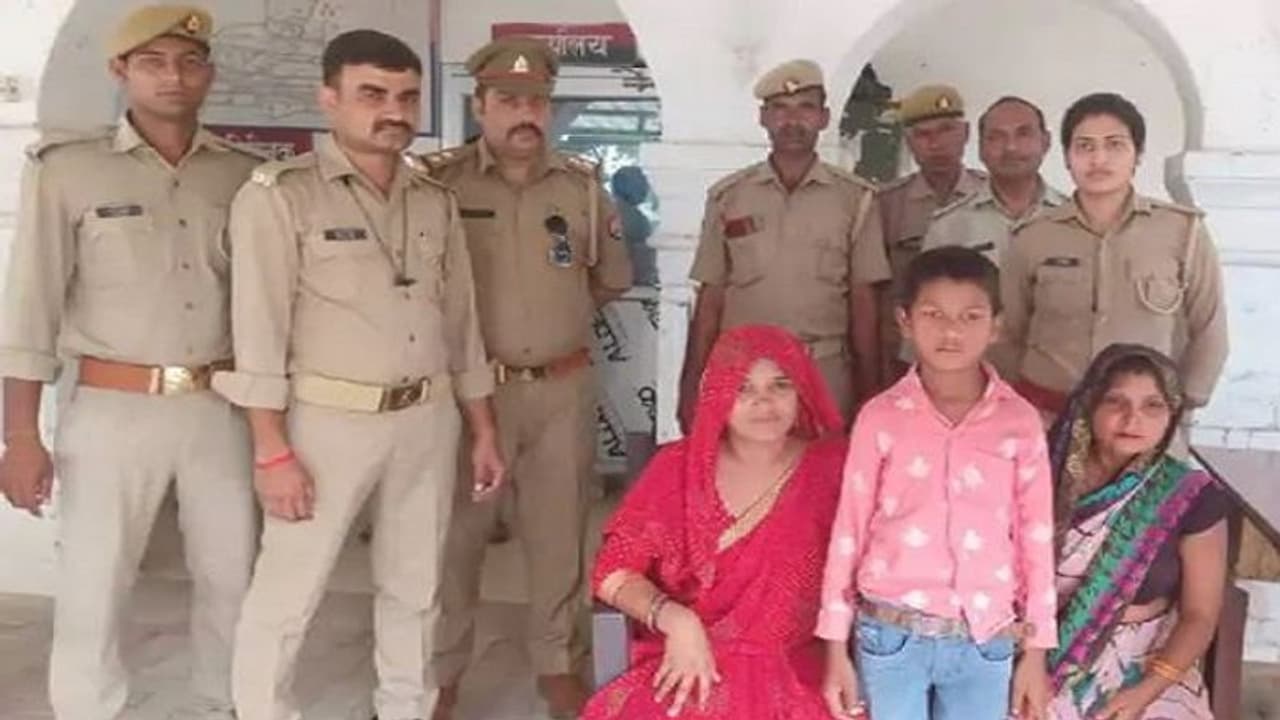 फिरोजाबाद में देवकी और यशोदा मां के बीच फंसा बच्चा, पांच साल पहले घर की चौखट से लापता हुआ था मासूम फिरोजाबाद में देवकी और यशोदा मां के बीच फंसा बच्चा, पांच साल पहले घर की चौखट से लापता हुआ था मासूम