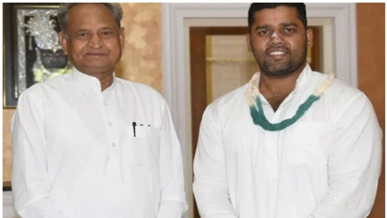 രാജസ്ഥാന് സര്ക്കാരില് പൊട്ടിത്തെറി; രാജി സന്നദ്ധതയറിയിച്ച് കായിക മന്ത്രി രാജസ്ഥാന് സര്ക്കാരില് പൊട്ടിത്തെറി; രാജി സന്നദ്ധതയറിയിച്ച് കായിക മന്ത്രി