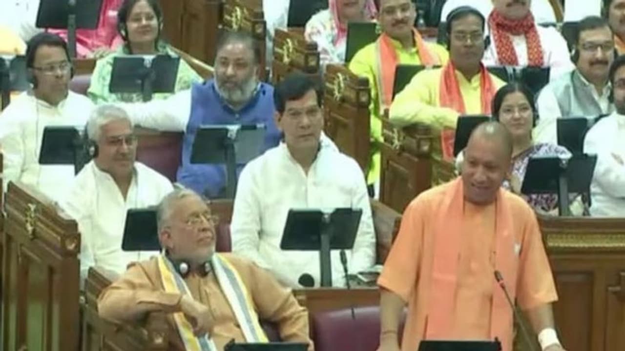 सीएम योगी ने विधानसभा में अखिलेश पर कसा तंज, कहा नजर नहीं है नजरों की बात करते हैं सीएम योगी ने विधानसभा में अखिलेश पर कसा तंज, कहा नजर नहीं है नजरों की बात करते हैं