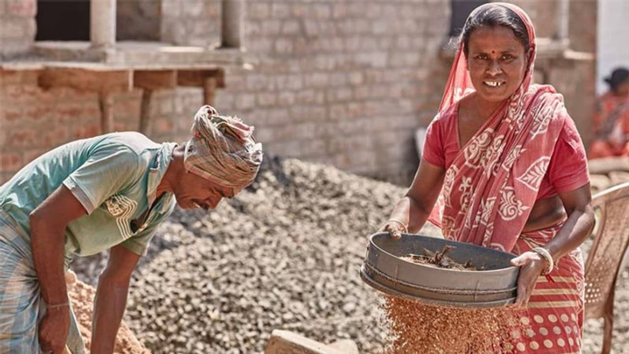  ई श्रम पोर्टल पर 27.45 करोड़ मजदूरों का रजिस्ट्रेशन हुआ, केंद्र ने सुप्रीम कोर्ट को दी जानकारी