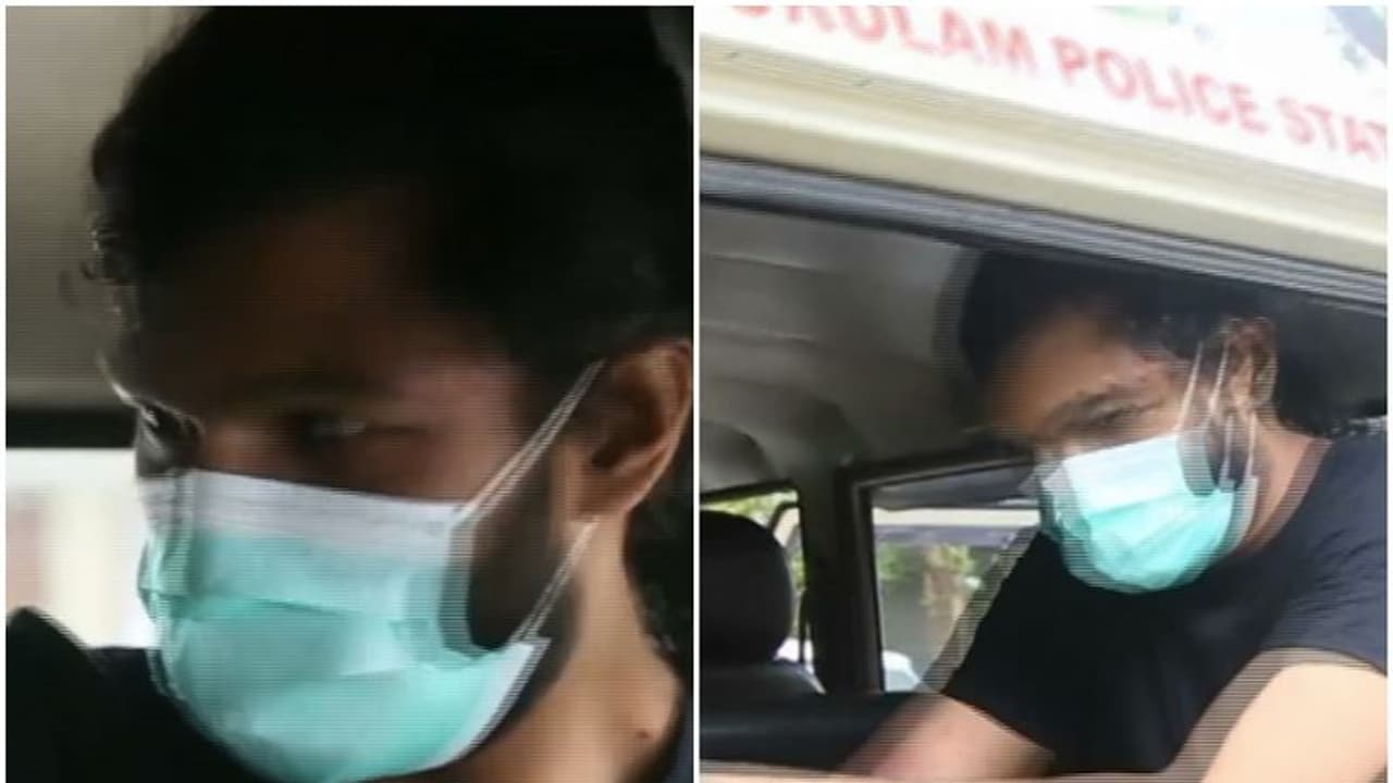 പൊലീസുകാരെ കാറിടിച്ച് വീഴ്ത്തി രക്ഷപ്പെടാൻ ശ്രമിച്ച പോക്സോ പ്രതി പിടിയിൽ,അപകടത്തിൽ അഞ്ച് പൊലീസുകാർക്ക് പരിക്ക് പൊലീസുകാരെ കാറിടിച്ച് വീഴ്ത്തി രക്ഷപ്പെടാൻ ശ്രമിച്ച പോക്സോ പ്രതി പിടിയിൽ,അപകടത്തിൽ അഞ്ച് പൊലീസുകാർക്ക് പരിക്ക്