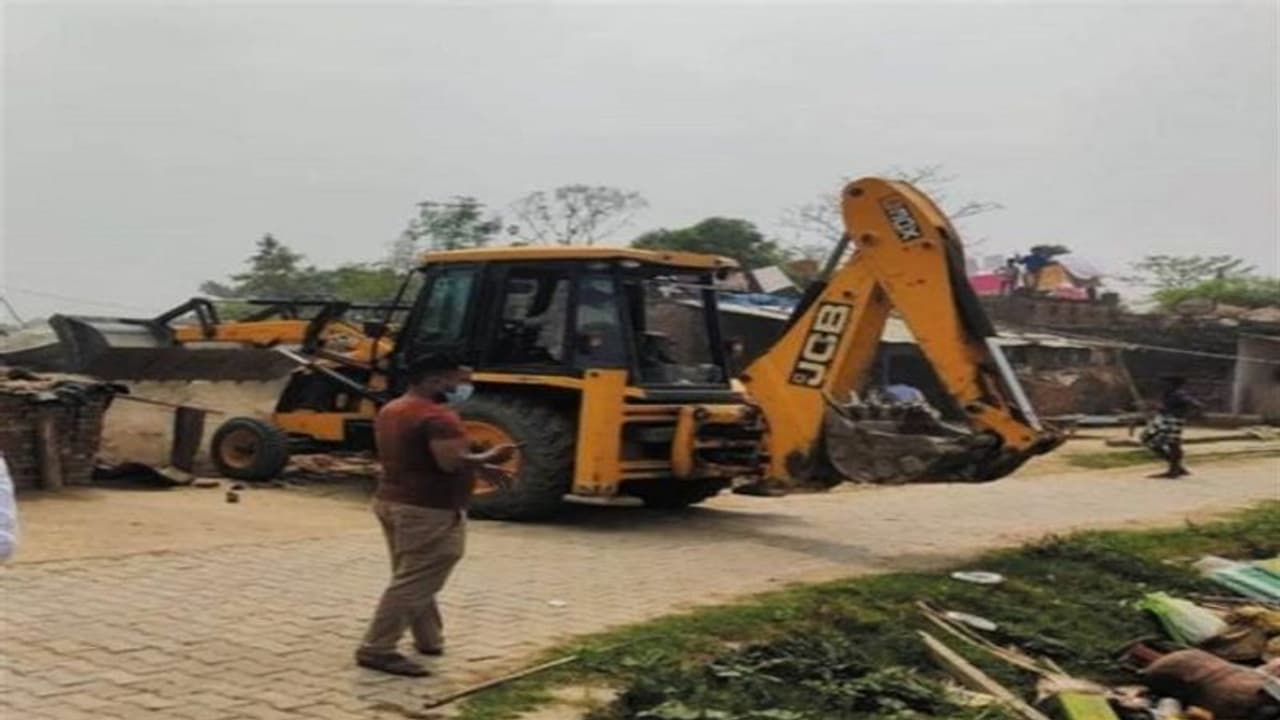 अब राजधानी लखनऊ में गरजेगा बाबा का बुलडोज़र, अवैध बने रैंम्प किये जायेंगे ध्वस्त अब राजधानी लखनऊ में गरजेगा बाबा का बुलडोज़र, अवैध बने रैंम्प किये जायेंगे ध्वस्त