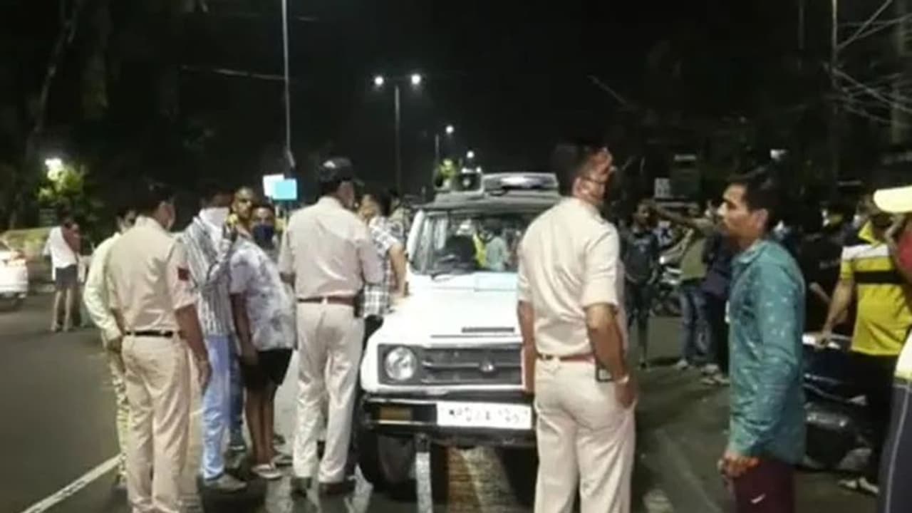 एमपी में लाठी डंडा और तलवारें लेकर एक दूसरे पर टूट पड़े लोग, 15 बाइक में लगाई आग, 11 घायल, वजह सिर्फ 2100 रुपए