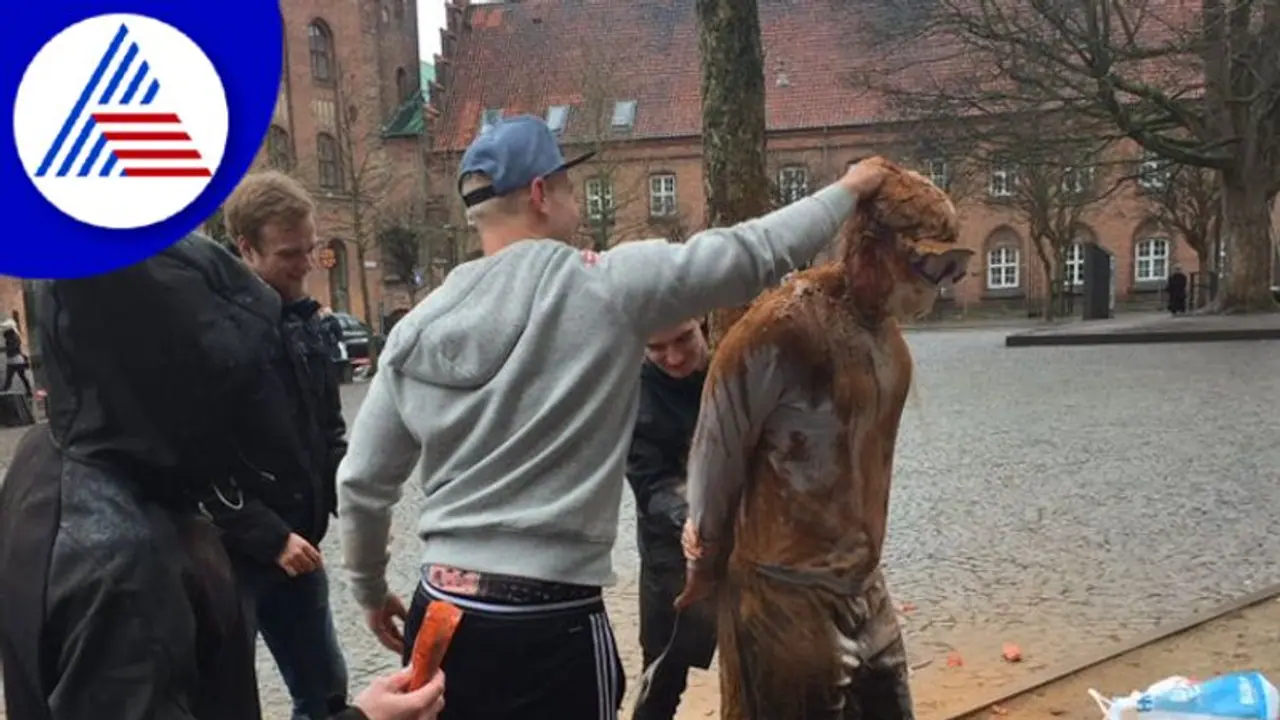 25 ವರ್ಷವಾದ್ರೂ ಸಿಂಗಲ್ ಆಗಿದ್ರೆ ಈ ಊರಲ್ಲಿ ಕಾದಿದೆ ಮಸಾಲೆ ಸ್ನಾನದ ಶಿಕ್ಷೆ ! 25 ವರ್ಷವಾದ್ರೂ ಸಿಂಗಲ್ ಆಗಿದ್ರೆ ಈ ಊರಲ್ಲಿ ಕಾದಿದೆ ಮಸಾಲೆ ಸ್ನಾನದ ಶಿಕ್ಷೆ !