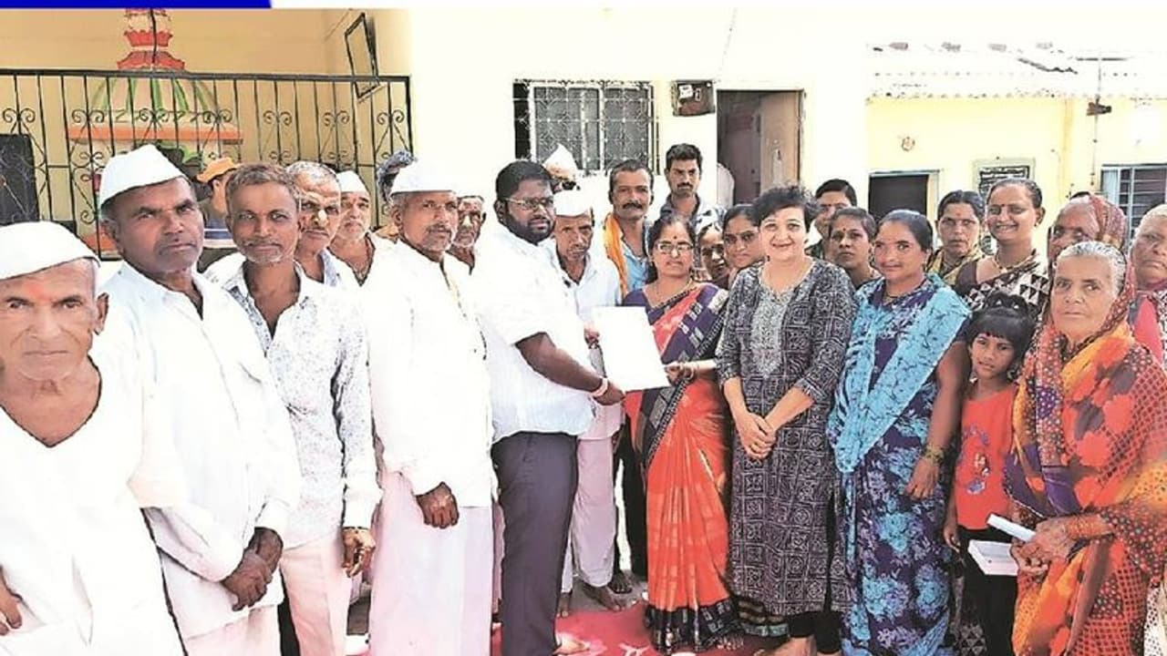 ವಿಧವೆಯರ ಹಣೆಗೆ ತಿಲಕವಿಟ್ಟು ವಿಧವಾ ಸಂಪ್ರದಾಯಕ್ಕೆ ಬ್ರೇಕ್ ಹಾಕಿದ ಗ್ರಾಮ