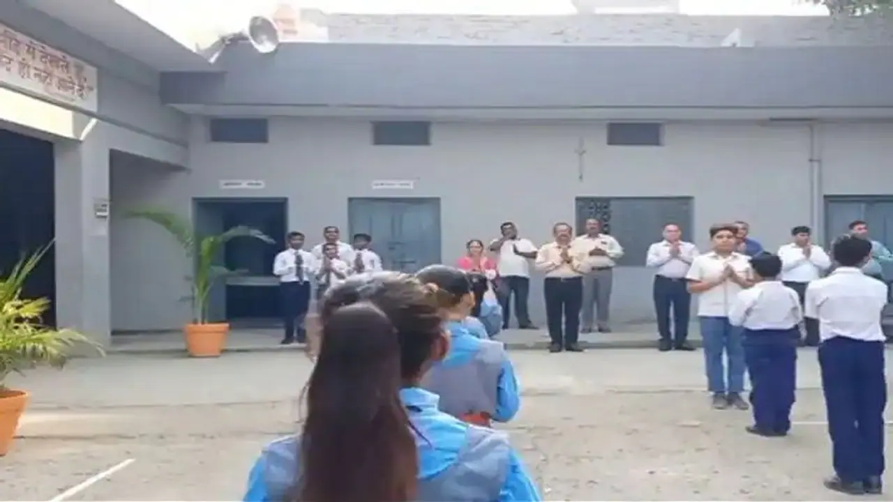 स्कूल के बच्चों को पुलिस ने दिया अनोखा तोहफा, रोज़ाना आयेगा काम स्कूल के बच्चों को पुलिस ने दिया अनोखा तोहफा, रोज़ाना आयेगा काम