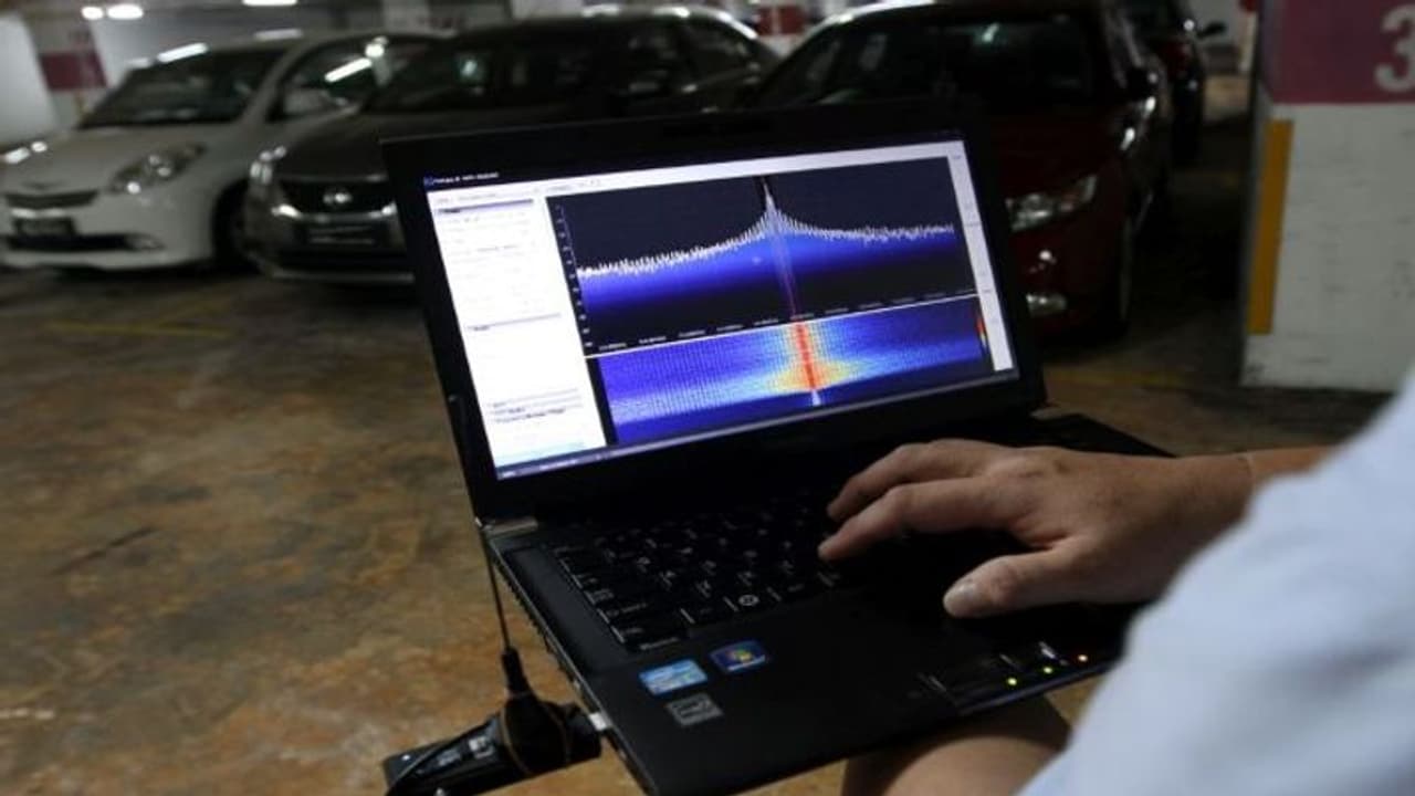 स्कैनर जैमर, सेकंड में लॉक खोलना GPS डिसेबल करना..'भाई' ने चुराई 40 लग्जरी कारें, Fast and Furious से आया IDEA स्कैनर जैमर, सेकंड में लॉक खोलना GPS डिसेबल करना..'भाई' ने चुराई 40 लग्जरी कारें, Fast and Furious से आया IDEA