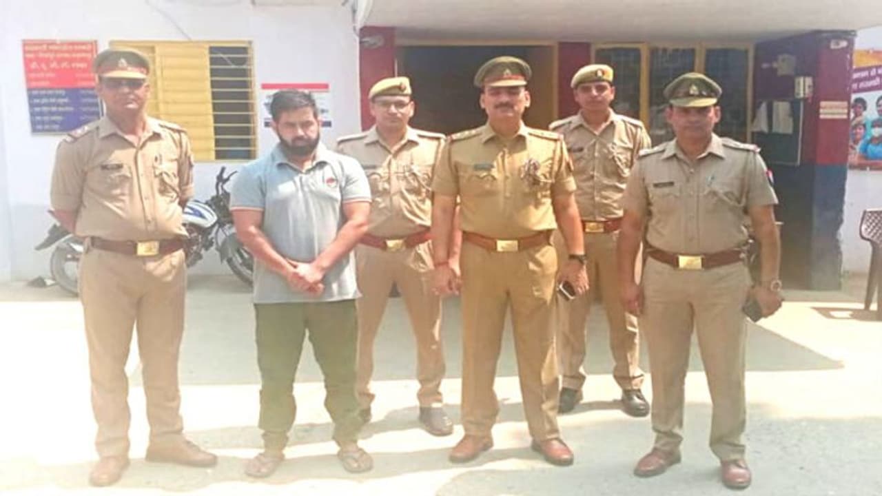 सहारनपुर : खनन माफिया हाजी इकबाल का दूसरा बेटे को SIT ने किया गिरफ्तार, पेशी के बाद अदालत ने भेजा जेल सहारनपुर : खनन माफिया हाजी इकबाल का दूसरा बेटे को SIT ने किया गिरफ्तार, पेशी के बाद अदालत ने भेजा जेल