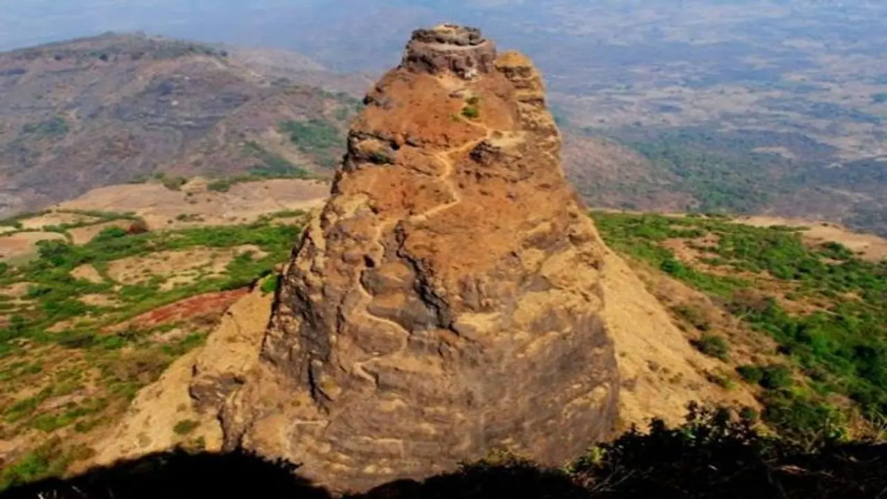 Haunted Fort: लोग कहते हैं इसे मौत का किला, रात में रूकने वाले कि होती है इनसे मुलाकात Haunted Fort: लोग कहते हैं इसे मौत का किला, रात में रूकने वाले कि होती है इनसे मुलाकात