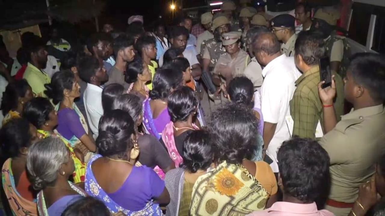 48 കാരിയെ ബലാത്സംഗം ചെയ്ത് കൊന്ന് കത്തിച്ച് കുറ്റിക്കാട്ടിൽ തള്ളി, രണ്ട് പേര് പടിയിൽ 48 കാരിയെ ബലാത്സംഗം ചെയ്ത് കൊന്ന് കത്തിച്ച് കുറ്റിക്കാട്ടിൽ തള്ളി, രണ്ട് പേര് പടിയിൽ