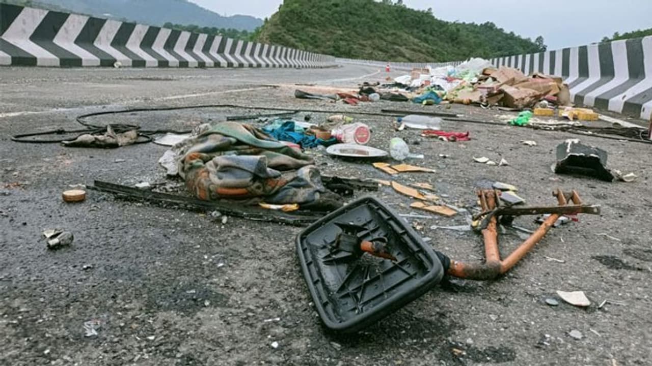 जम्मू कश्मीर के डोडा में बेकाबू होकर पलटी बस, 25 से अधिक यात्री घायल, माना जा रहा ड्राइवर को झपकी आई होगी